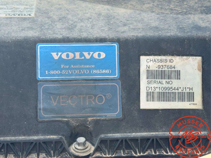 2016-volvo-vhd64f200-image-11