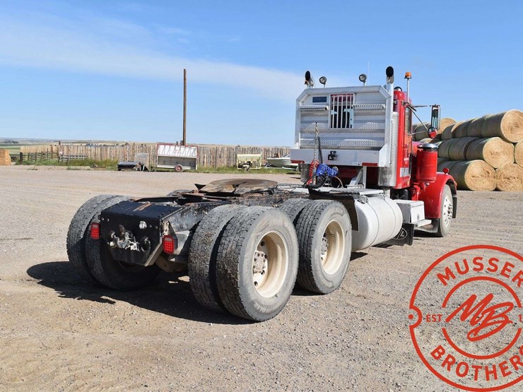 1984-peterbilt-359-image-7