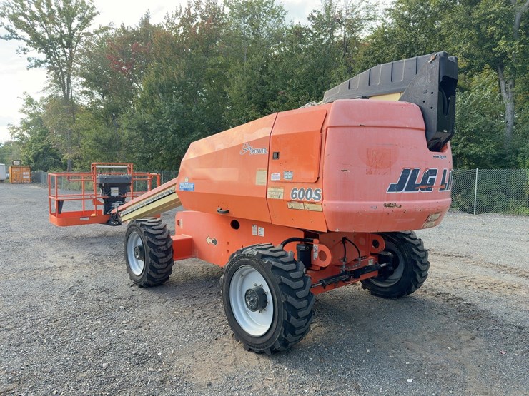 2017-jlg-600s-image-3