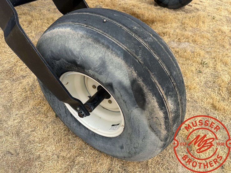 hesston-8450-image-17