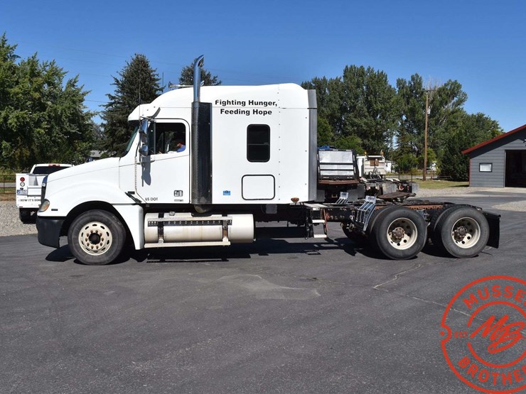 2006-freightliner-columbia-120-image-3
