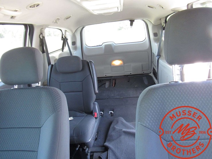 2010-dodge-grand-caravan-sxt-image-18