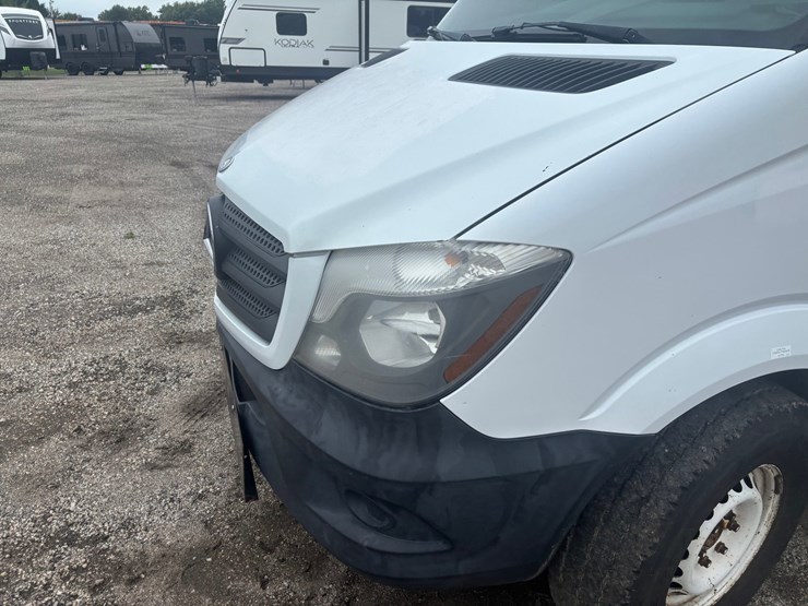 #2333-•-2014-mercedes-sprinter-van-image-10