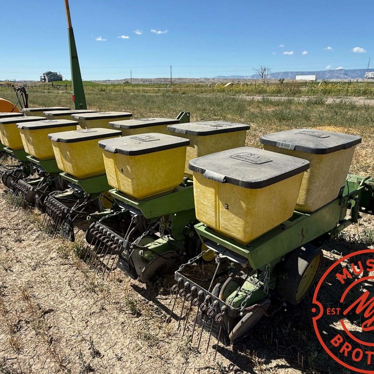 JOHN DEERE 7100