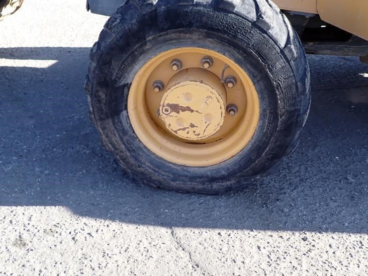 2019-deere-210lep-image-18