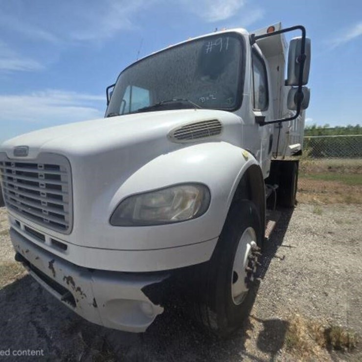 2012 FREIGHTLINER M2 106