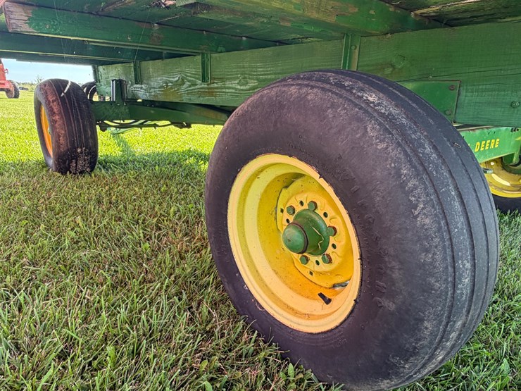 #2456-•-john-deere-1065a-running-gear-hydraulic-dump-flat-rack-image-6