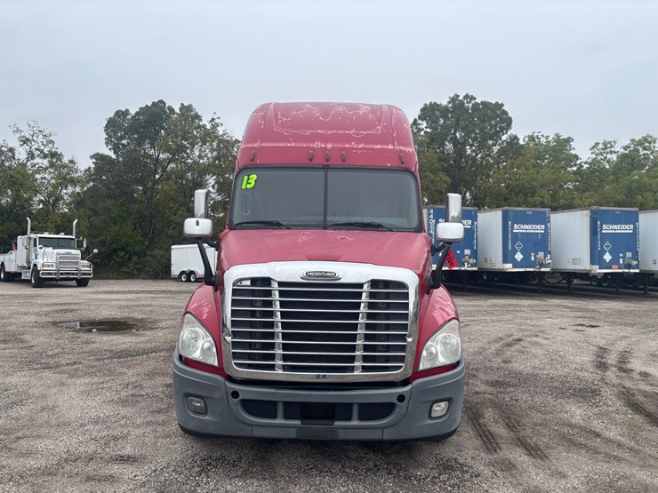 2013-freightliner-cascadia-125-image-6