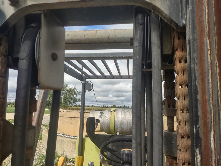 #2479-•-clark-forklift-image-9