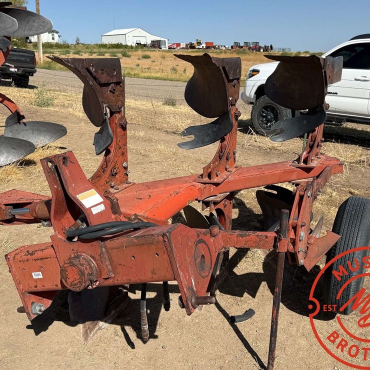 INTERNATIONAL 125