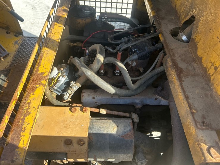 caterpillar-422s-image-30