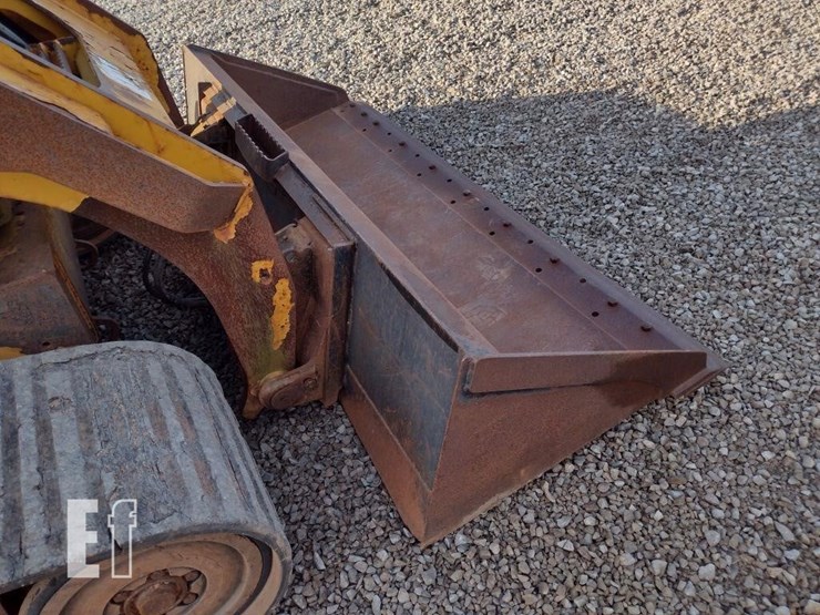 2015-caterpillar-287d-image-21