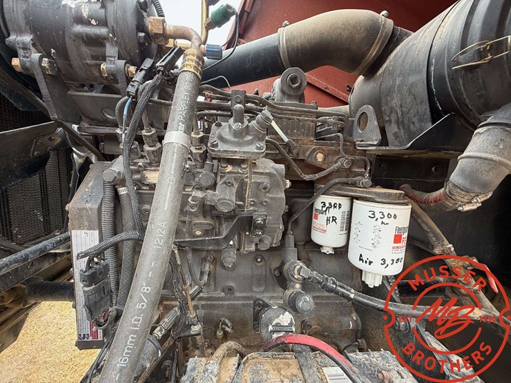 hesston-8450-image-11