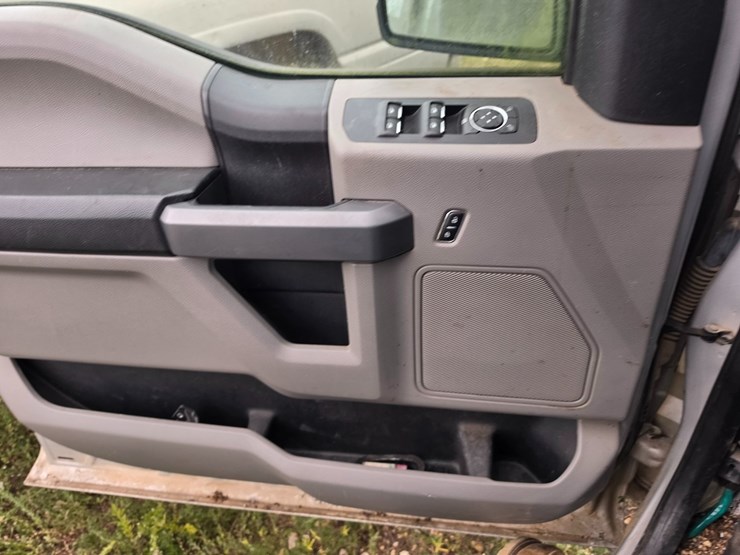 2016-ford-f150-image-37