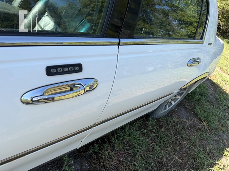 2001-lincoln-image-10