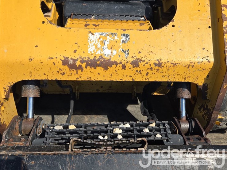 2019-caterpillar-299d2-image-21