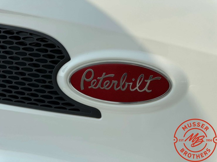 2015-peterbilt-579-image-9