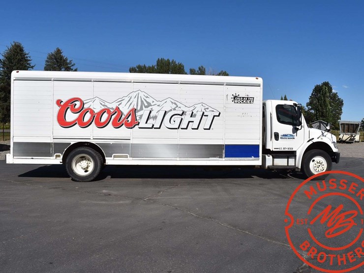 2007-freightliner-m2-106-image-10