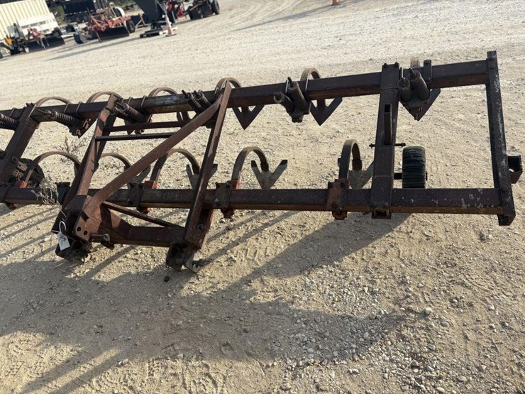 l2---14'-3pt-chisel-plow-image-4