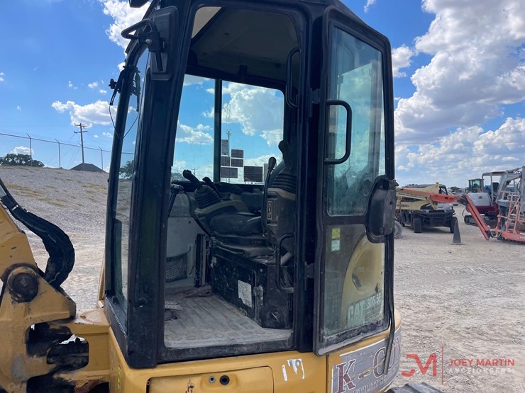 2018-cat-305.5e-2-cr-mini-excavator-image-19