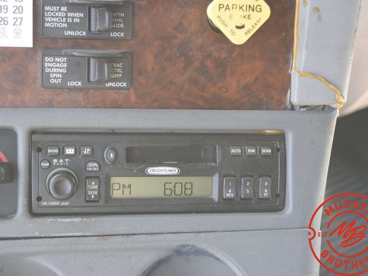 2006-freightliner-columbia-120-image-45