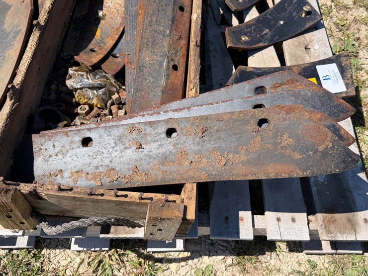 #2523-•-john-deere-mow-board-plow-part-image-7