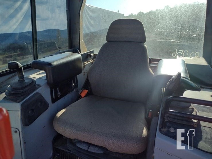 2002-deere-700h-lt-image-12