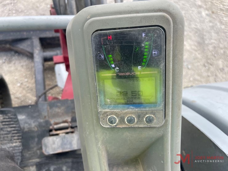 2019-takeuchi-tb240-mini-excavator-image-23