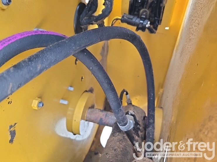 2023-caterpillar-259d3-image-30