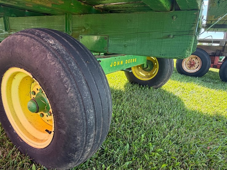 #2456-•-john-deere-1065a-running-gear-hydraulic-dump-flat-rack-image-7
