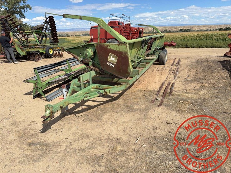john-deere-224-image-1