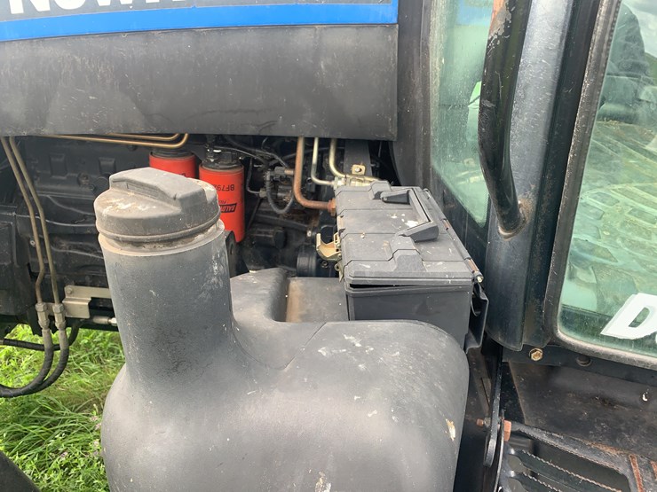 new-holland-ts125a-image-39