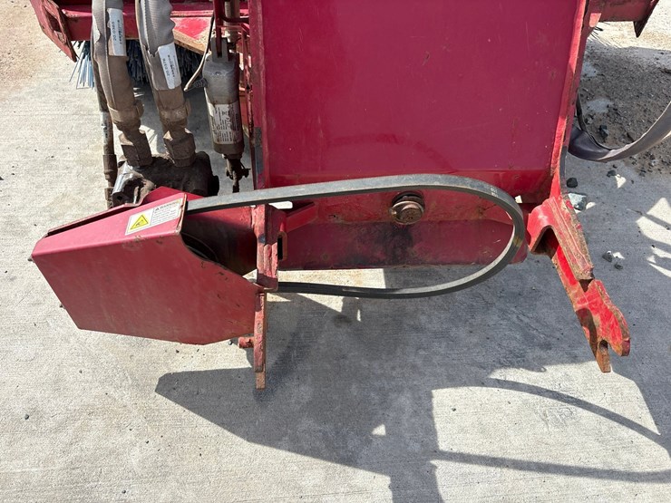 #5579-•-ventrac-kj520-sweeper-attachment-image-11