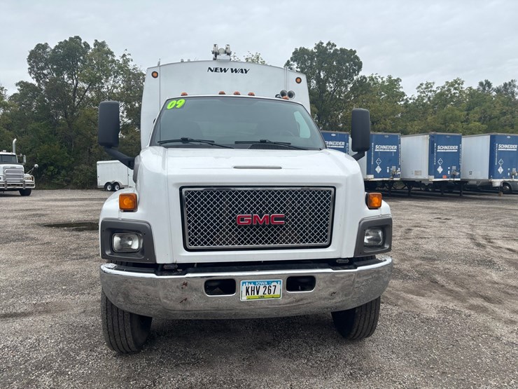 2009-gmc-7500-image-6