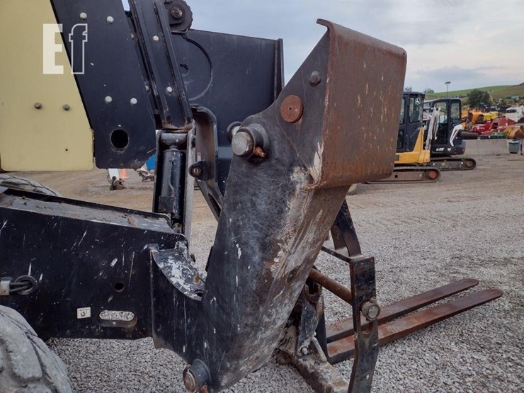 2017-jlg-1055-image-24