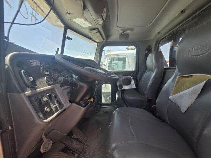2019-peterbilt-367-image-7