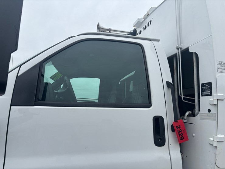2009-gmc-7500-image-11
