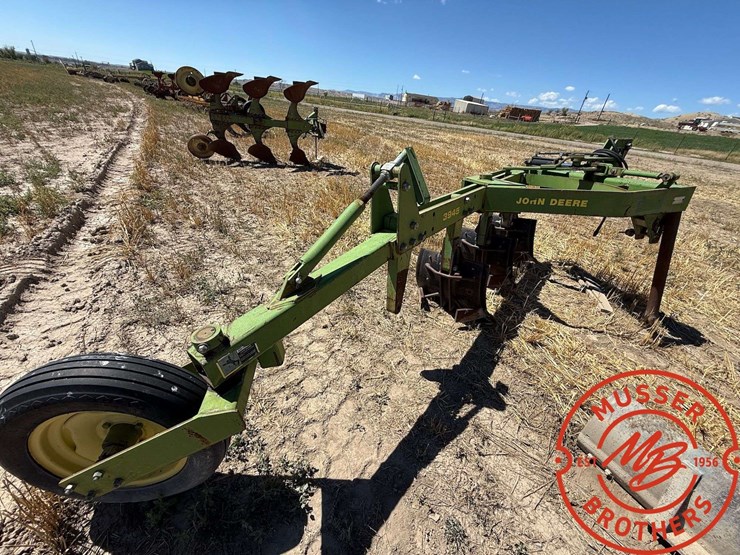 john-deere-3945-image-4