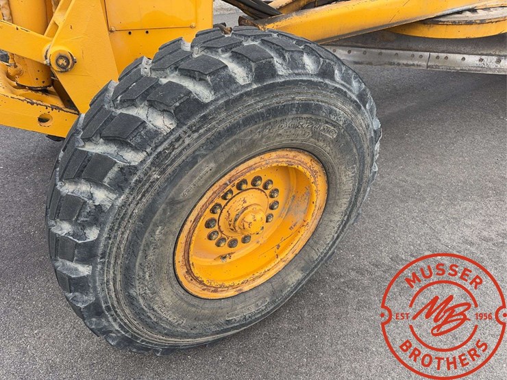 deere-670b-image-10