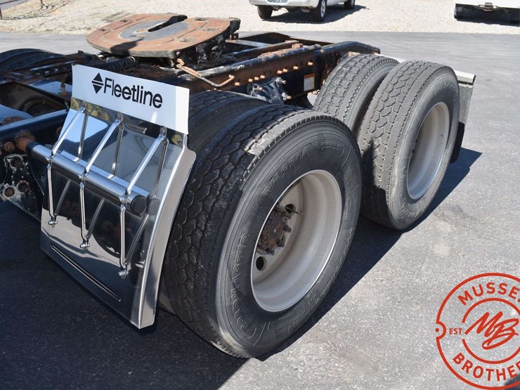 2006-freightliner-columbia-120-image-19