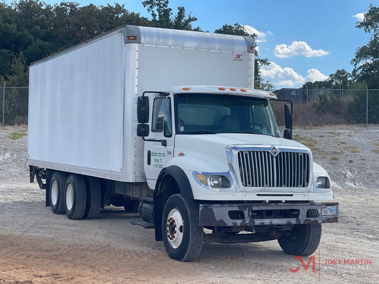 2005-international-7600-t/a-box-truck-image-1