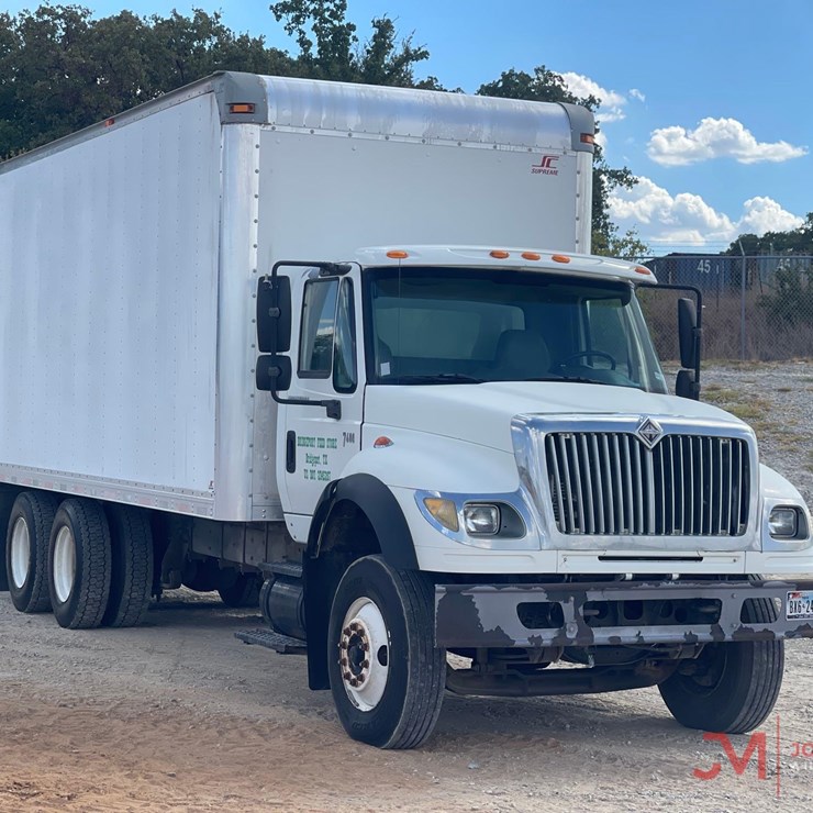 2005 INTERNATIONAL 7600 T/A BOX TRUCK