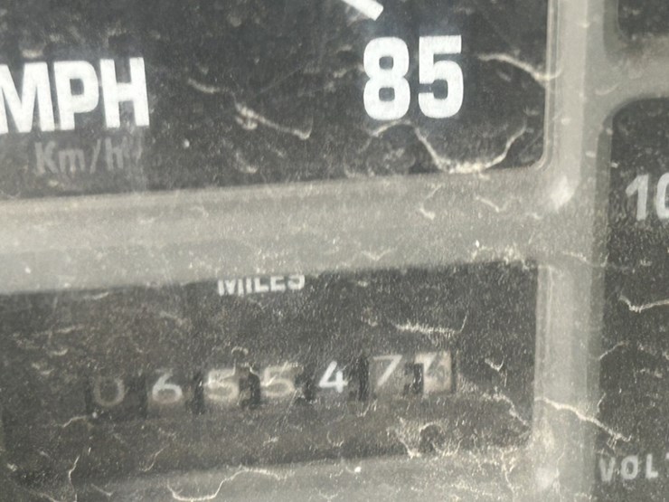 1992-international-8100-image-32
