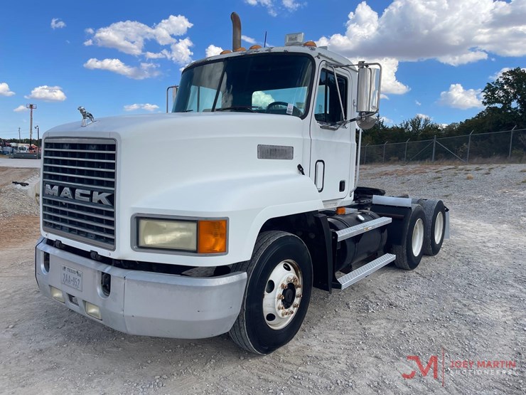 1999-mack-ch613-day-cab-truck-tractor-image-7