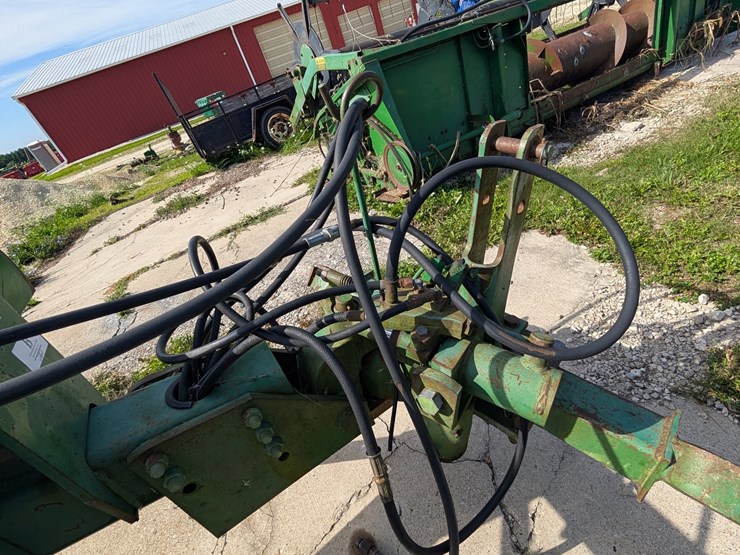john-deere-2810-image-5