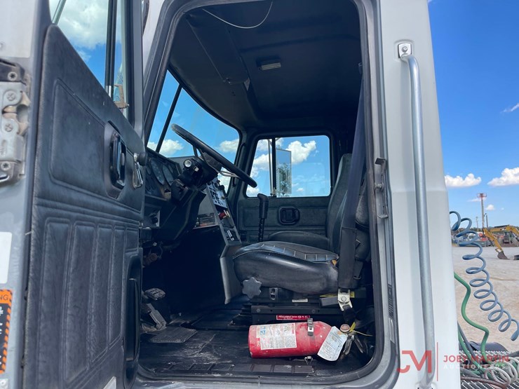 1999-mack-ch613-day-cab-truck-tractor-image-22