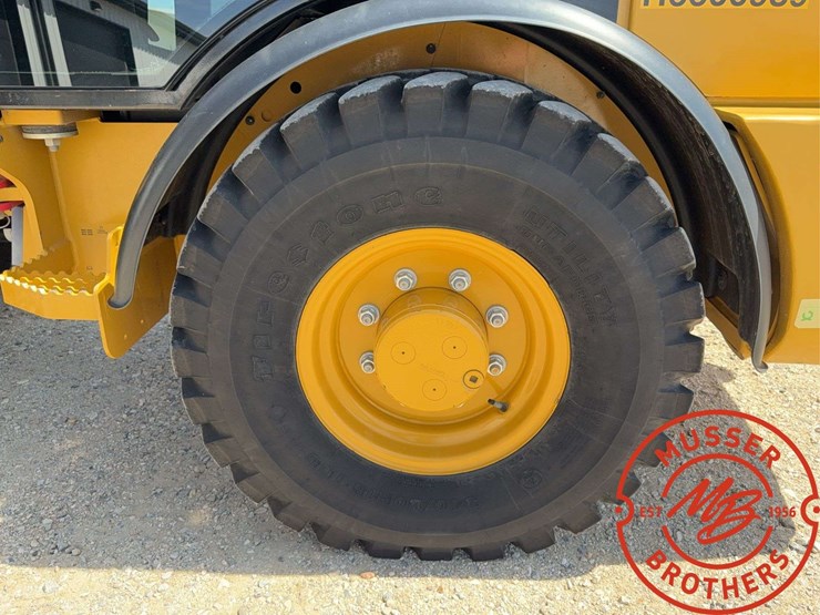 2016-caterpillar-906m-image-14