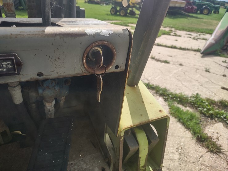 #2479-•-clark-forklift-image-16