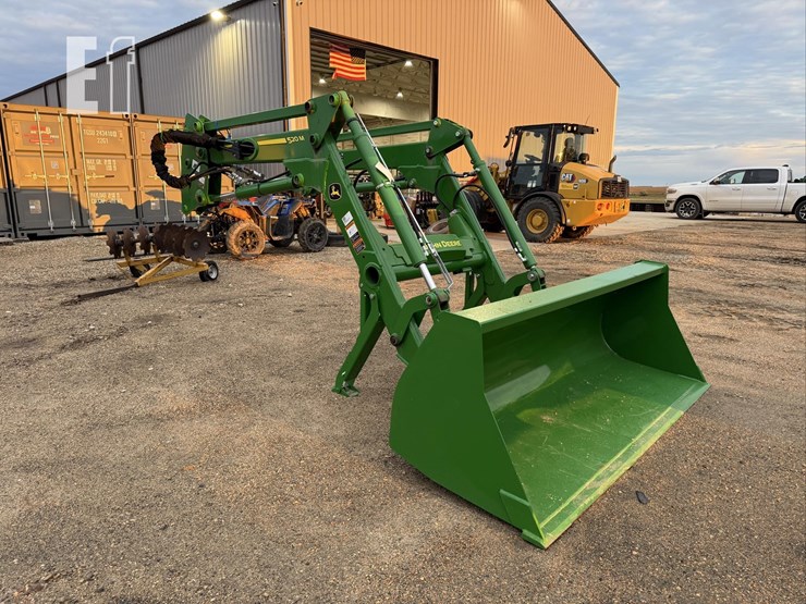 2023-john-deere-520m-image-2