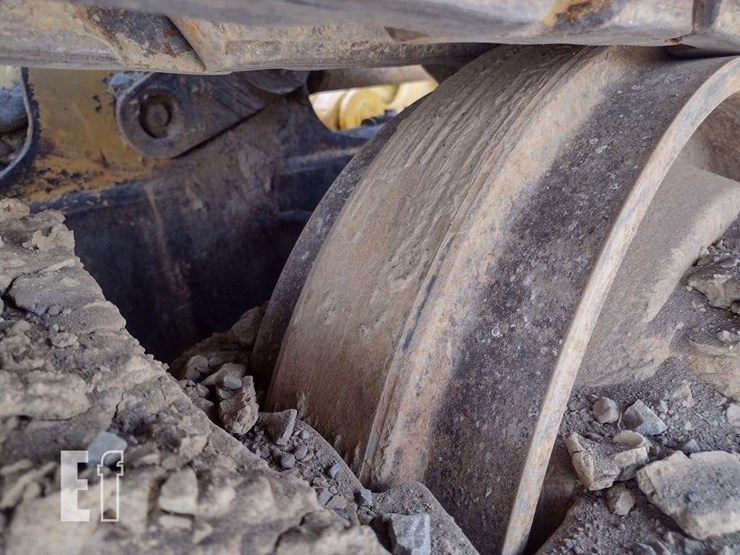 komatsu-d51pxi-24-image-32
